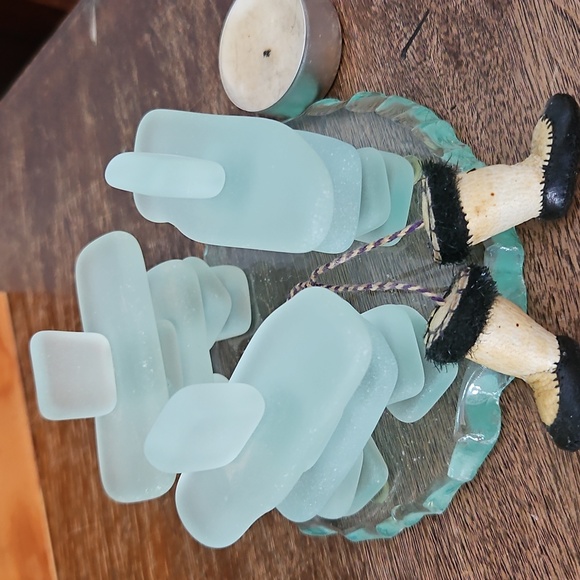 Frosted Glass Inukshuk - Picture 3 of 5